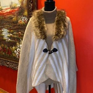 Ladies beige cape/wrap with Faux fur lining